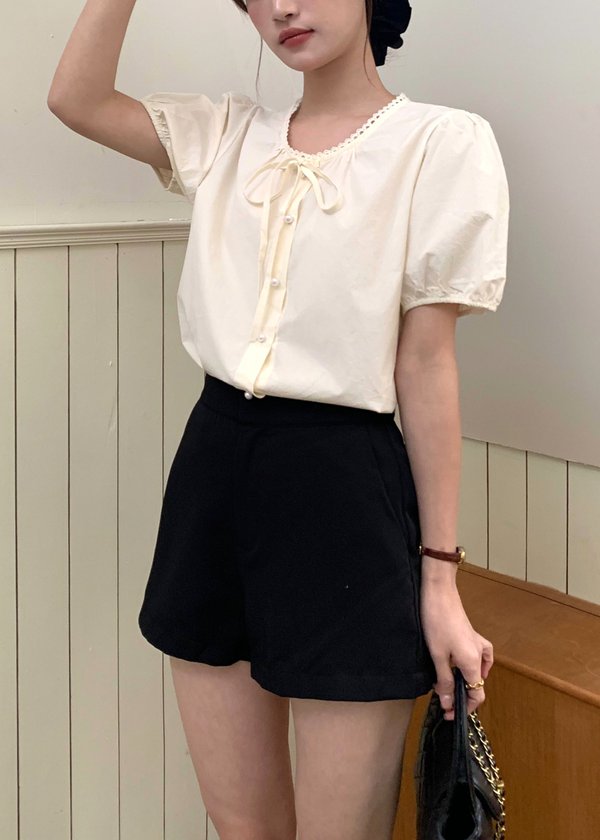 Your Everyday Classic Short in Black