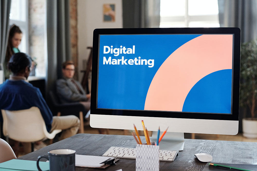 digital advertising (examples of digital media marketing)