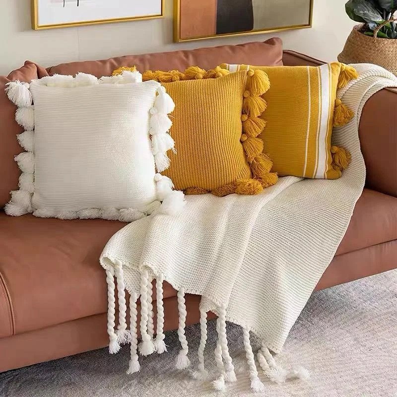 Svetlana Tasseled Cushion Svetlana Tasseled Cushion