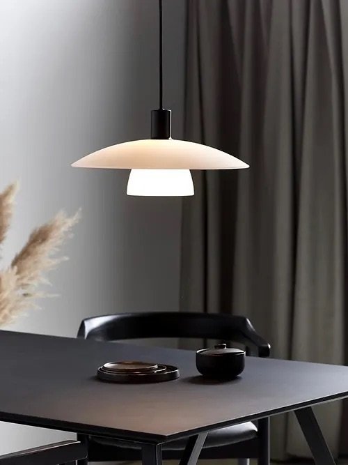 Véronique Opal Glass Lamp Véronique Opal Glass Lamp