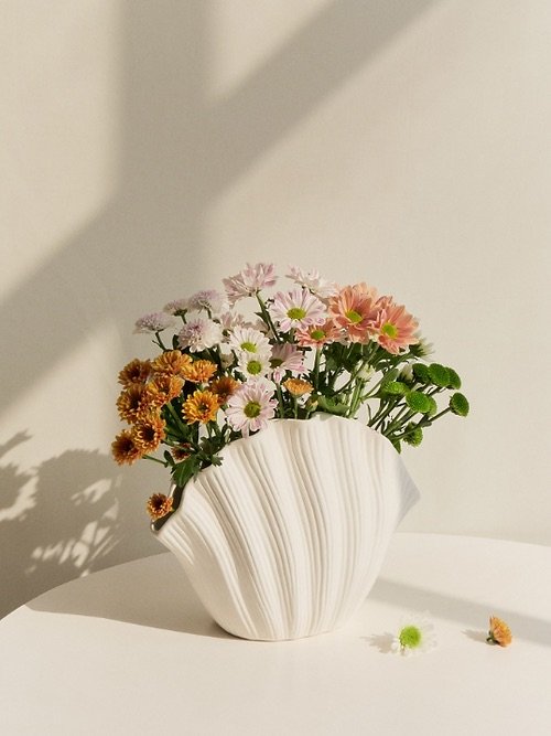 Hassanah Shell Ceramic Vase Hassanah Shell Ceramic Vase