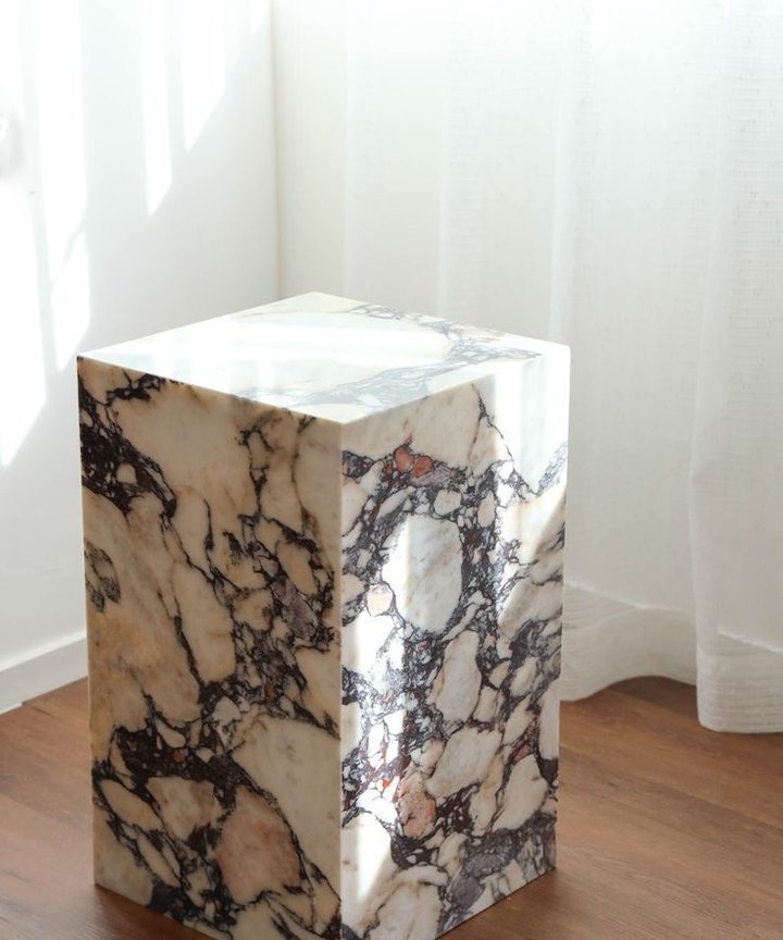 Cécile Calacatta Viola Plinth Cécile Calacatta Viola Plinth