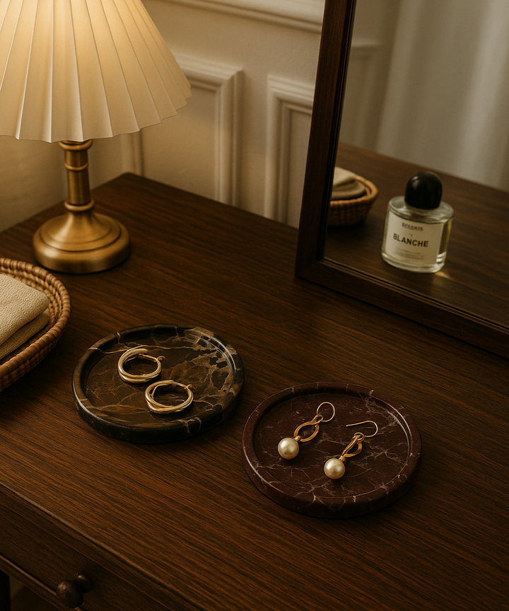 Gwenna Round Tray - Dark Series