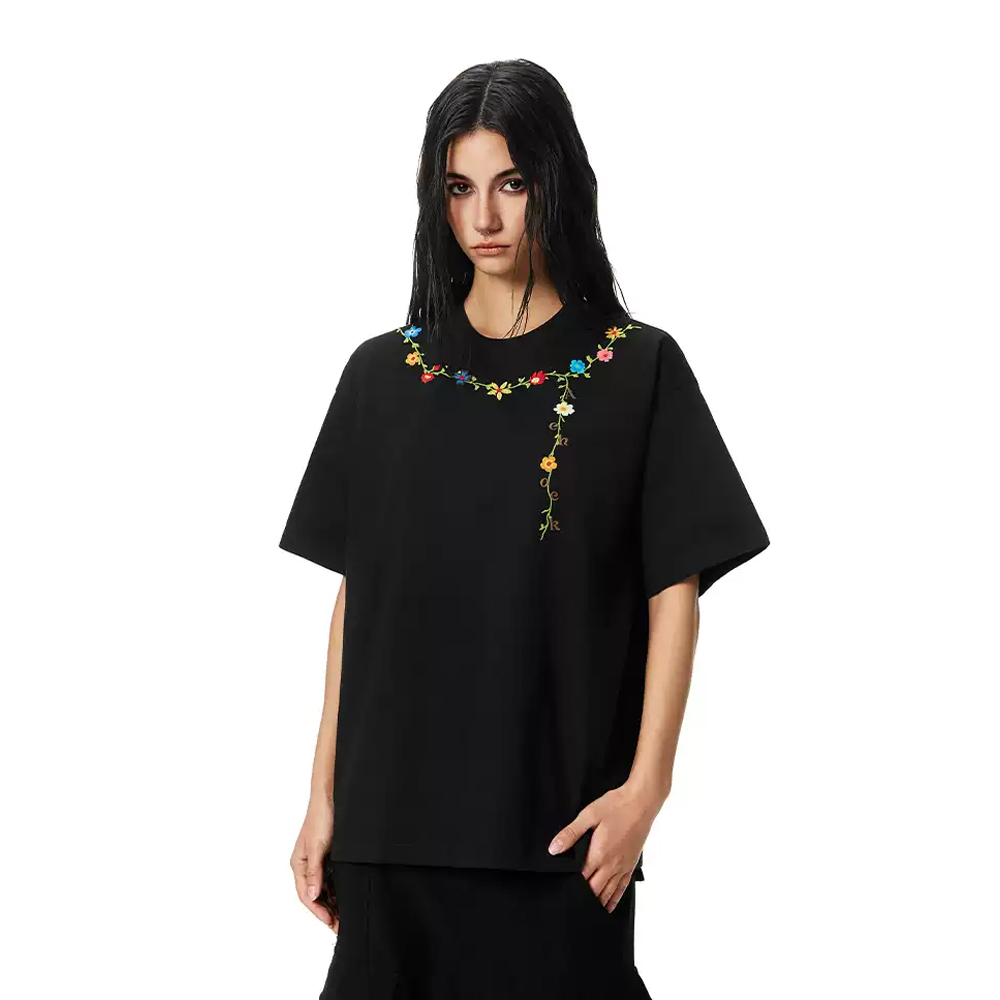 Achock Floral Necklace Emb Tee - Black